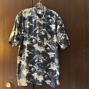 Cherokee men’s Hawaiian blue shirt. Size Large.